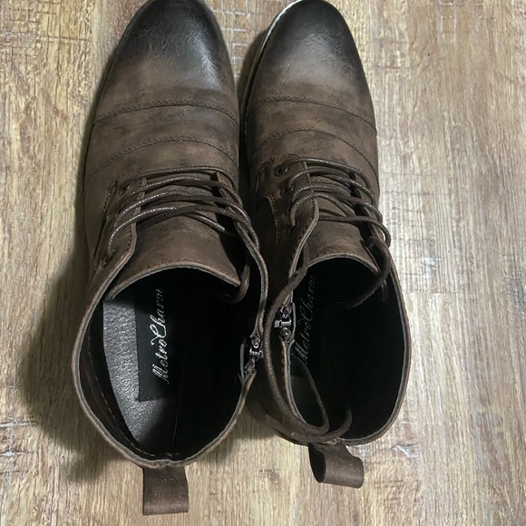 Metrocharm MC144 Men's Casual Mid-Top
Lace Up Cap Toe Oxford Boot
Size 7.5 - Picture 3 of 4